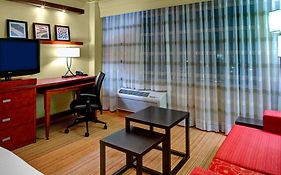 Courtyard Marriott Greenville Downtown 3*